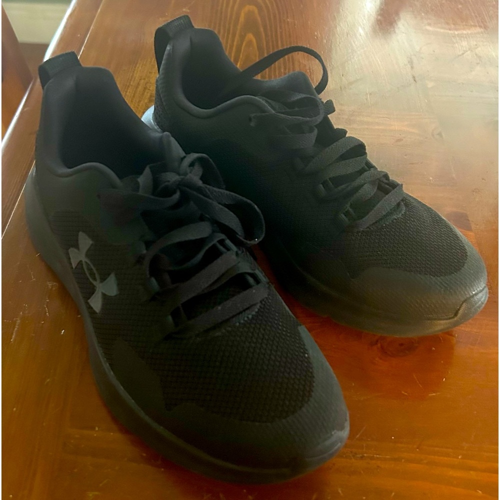 Under Armour tennis shoes